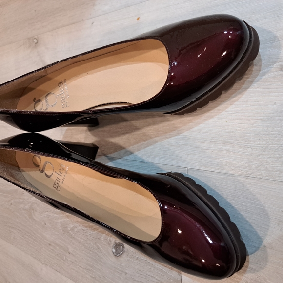 Red Glossy Flats with Rounded Toe - Picture 2 of 6